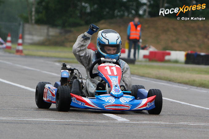 Donny Hoedt juicht en pakt dagzege